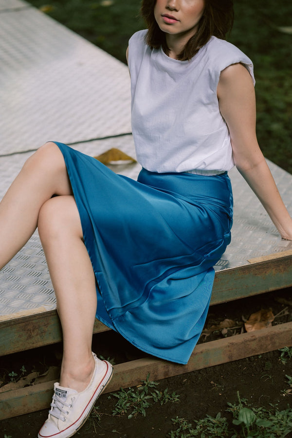 Albany Flowy Satin Skirt In Turquoise